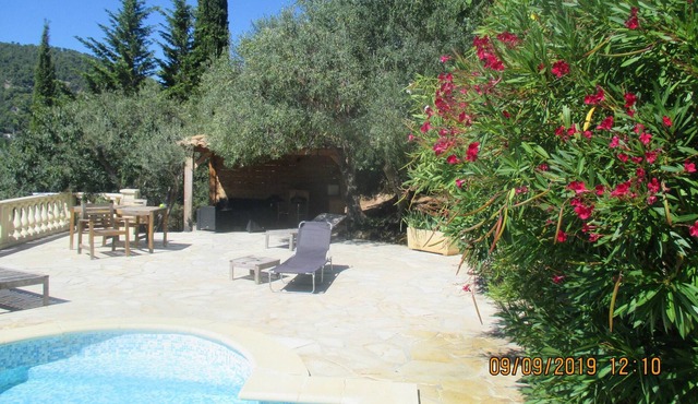 Homerez - Villa for 6 ppl. with swimming-pool, garden and terrace at Claviers