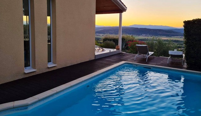 Homerez - Villa for 8 ppl. with swimming-pool, terrace and balcony at Villeneuve