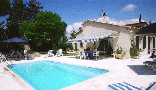 Homerez - Villa for 8 ppl. with swimming-pool, jacuzzi and terrace at Céreste