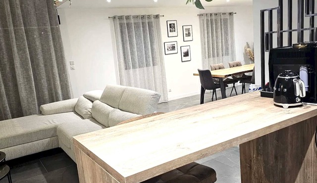 Homerez - Villa for 8 ppl. with swimming-pool, sauna, garden and terrace at Riom