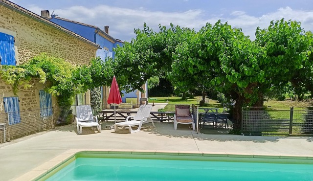 Homerez - Villa for 30 ppl. with swimming-pool and terrace at Richerenches