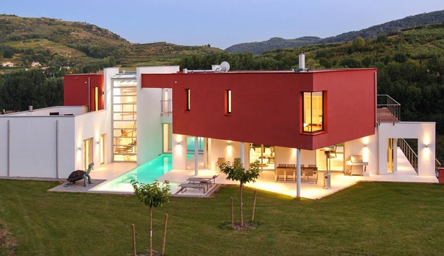 Homerez - Villa for 8 ppl. with swimming-pool and jacuzzi at Saint Désirat