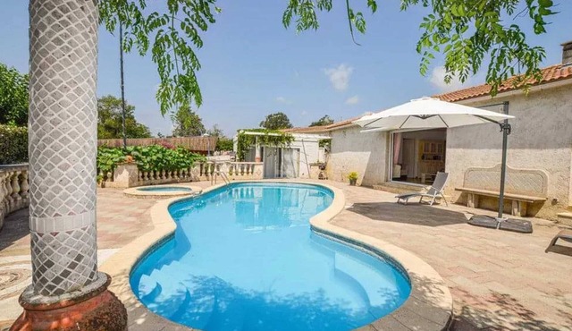 Homerez - Villa in Aléria with Pool