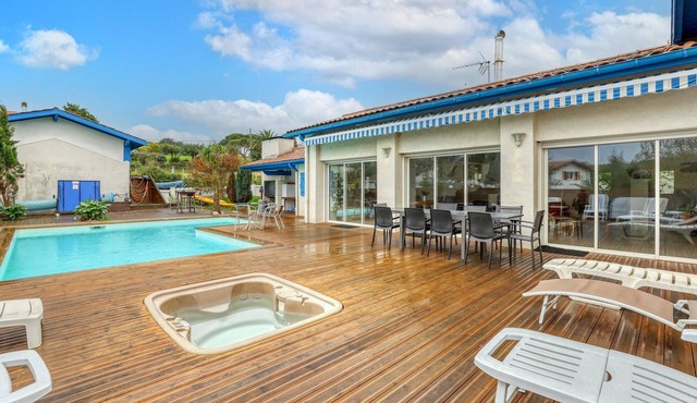 Homerez - Villa in Bidart with Pool
