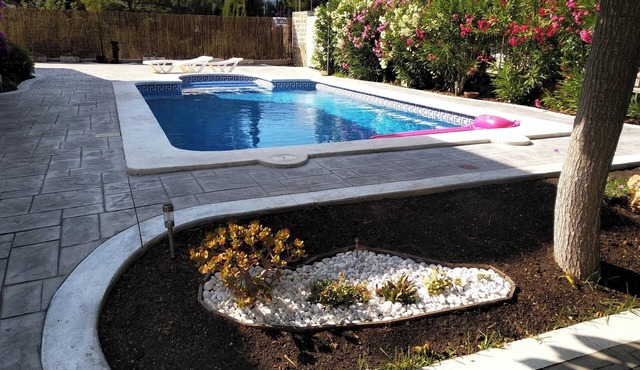 Homerez - Villa in Calafat - pool.