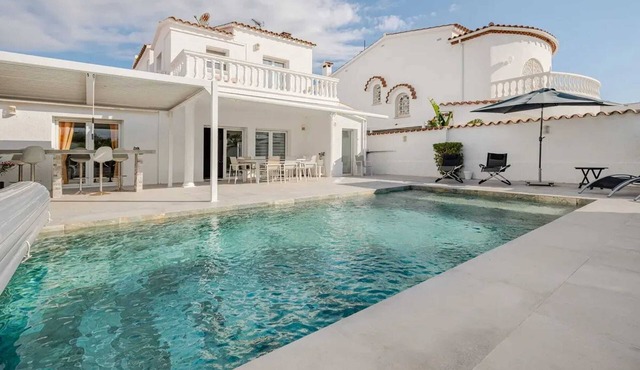 Homerez - Villa in Empuriabrava