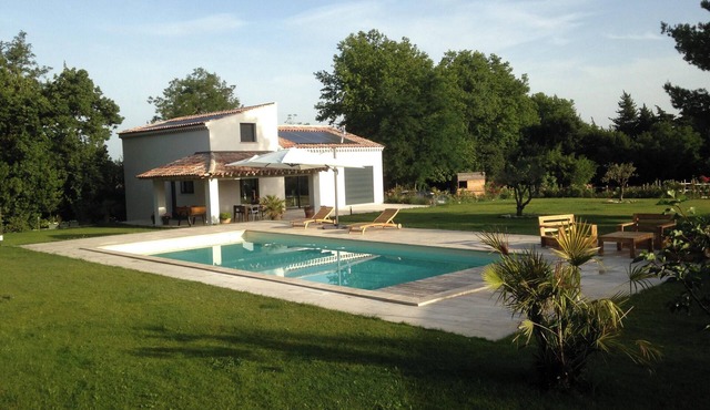 Homerez - Villa in Eyragues with pool
