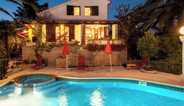 Homerez - Villa in Seget Vranjica