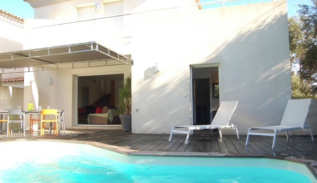 Homerez - Villa with Pool & Garden in Monticello