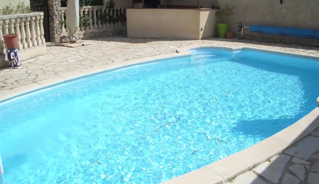 Homerez - Villa with Pool in Poussan