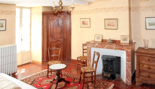 Homerez - Warm family house in Augirein with large garden.