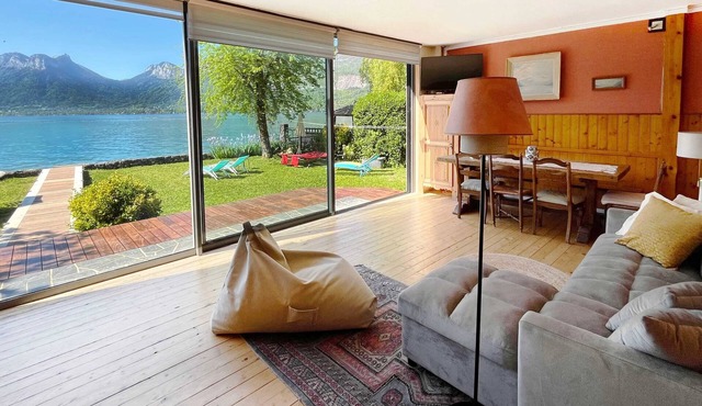 Homerez - Waterfront chalet, Lake Annecy