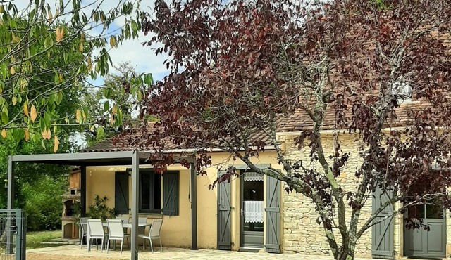 Homerez - Welcoming house in Salviac with private pool