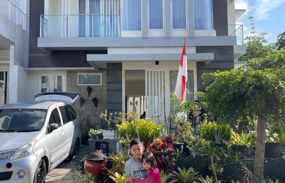 Homestay Amsterdam. Kolam renang pribadi, 2 lantai