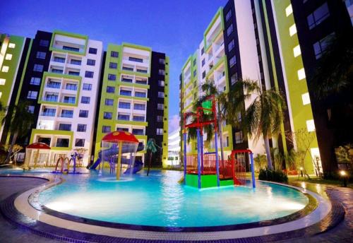 HOMESTAY COMFY CONDO with Waterpark, Pool, Playground & Gym
