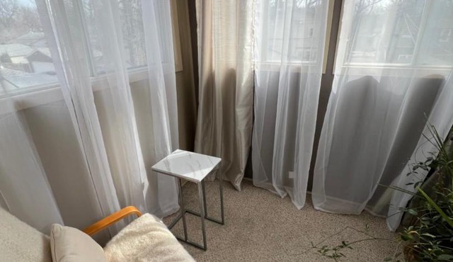Homestay in cozy River Heights home
