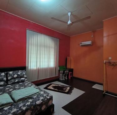 Homestay semi D 4 bilik queen