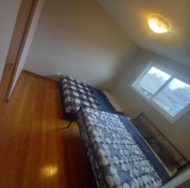 Homestay Near Victoria Park- FREE WIFI & PARKING-TOP LOCATION