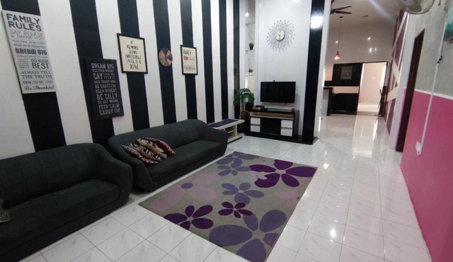 HOMESTAY RIZQI TRIANG