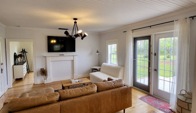Homestead 1810 - beautiful farmhouse suite minutes from Charlottetown
