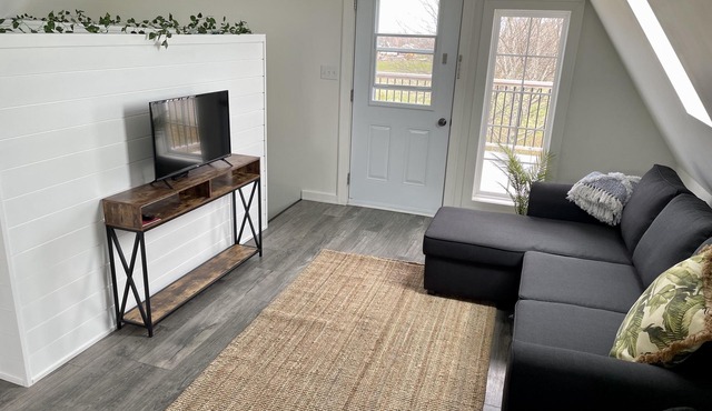 Homestead 1810 - newly renovated barn loft apartment minutes from Charlottetown