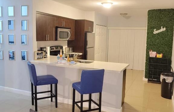 Homestead 2 Bdrm 1 Bath Duplex with Free Parking