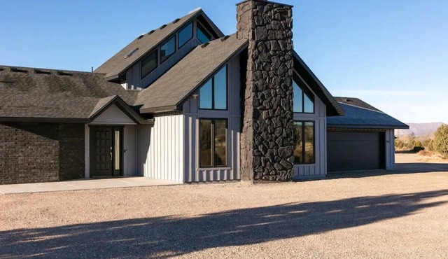 Homestead Cabin/Housen15-20 minutes North of St.George by Snow Canyon State Park