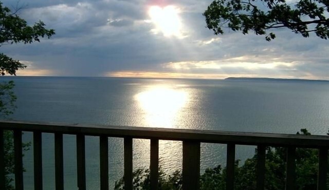 Homestead condo, Beautiful View of Lake MI & Manitou Island