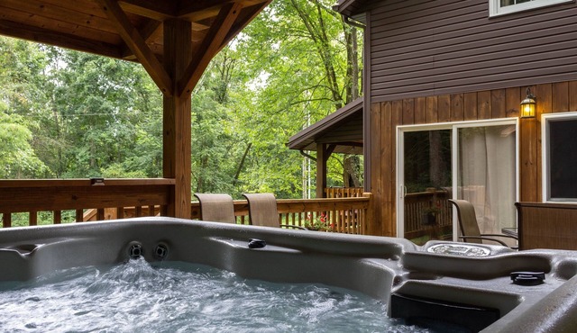 Homestead Cottage with hot tub and trails