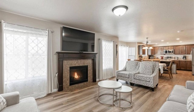 Homestead Haven | Sleeps 14 | 2 Car Garage