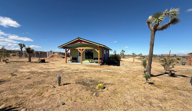 Homestead Style 1-BR cabin with AC/Heat in high desert Yucca Valley on the Mesa