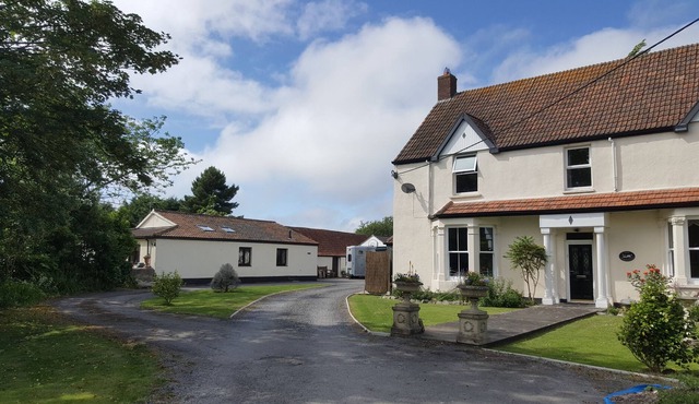 HOMESTEAD WEST WING, romantic, with open fire in Bleadon