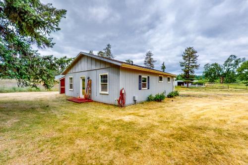 HomeSted Cottage Home on Beautiful Farmland