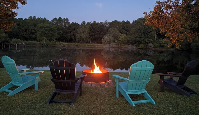 Hometown Hideaway: A Lake House with Pool - minutes to MS Gulf Coast Beaches