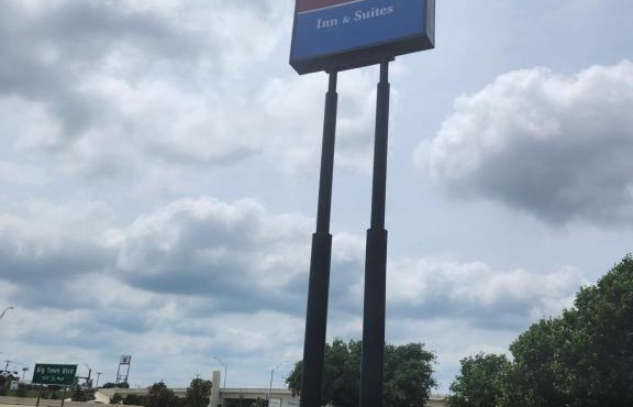 HomeTown Inn and Suites