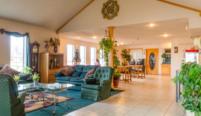HomeTown Inn By OYO Texhoma, OK