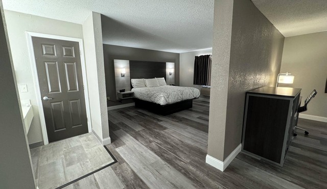 HomeTown Inn & Suites