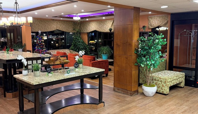 HomeTown Inn & Suites