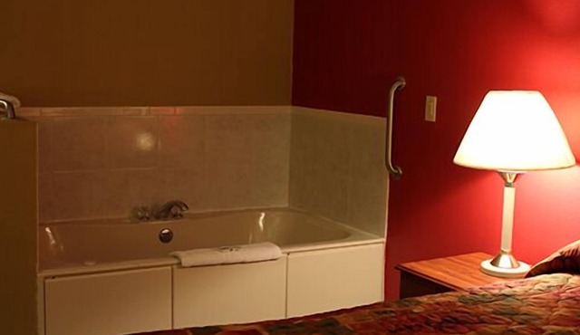 HomeTown Inn & Suites