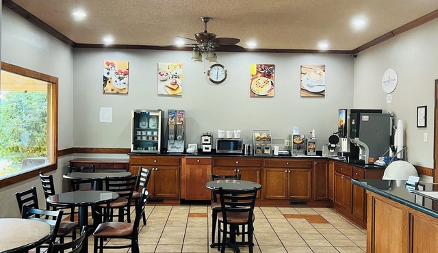 Hometown Inn & Suites