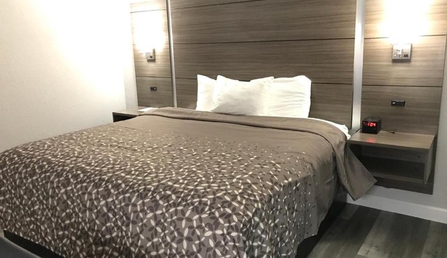 HomeTown Inn