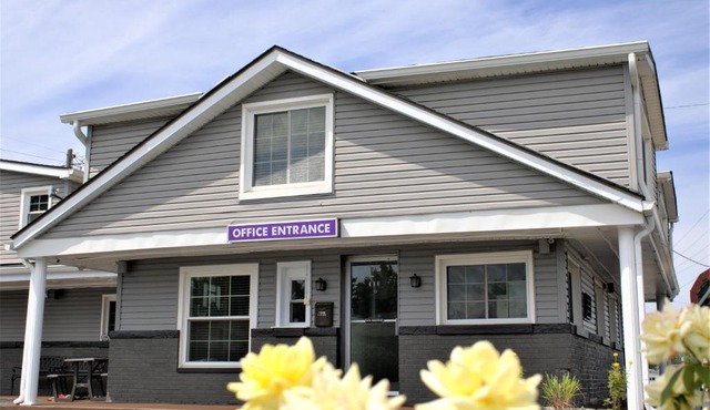 Hometowne Inn & Suites