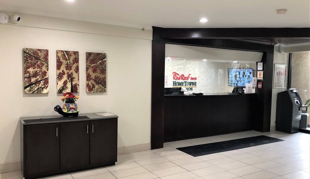 HomeTowne Studios by Red Roof Bordentown - McGuire AFB