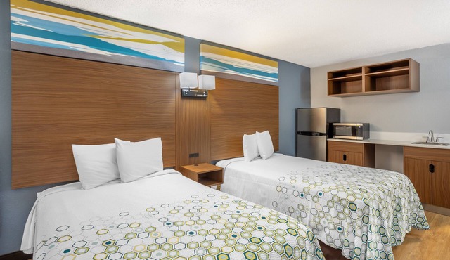 HomeTowne Studios by Red Roof Lancaster