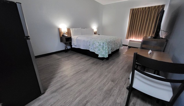 HomeTowne Studios by Red Roof Prattville