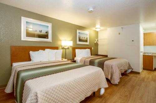 HomeTowne Studios by Red Roof Philadelphia - Maple Shade, NJ