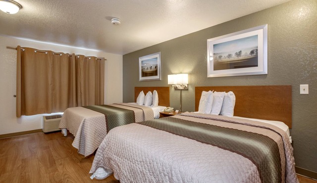 HomeTowne Studios by Red Roof Philadelphia - Maple Shade, NJ