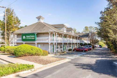HomeTowne Studios by Red Roof Atlanta - Norcross South