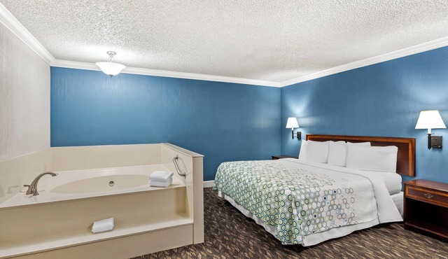 HomeTowne Studios by Red Roof Yuba City Bonanza – Marysville