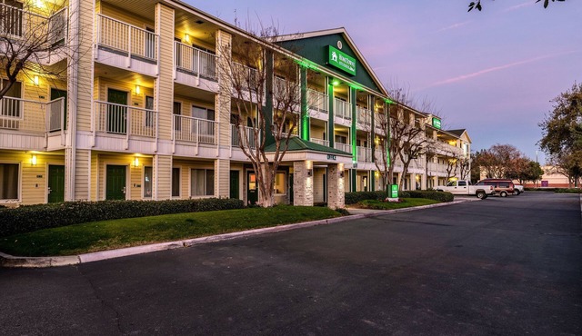 HomeTowne Studios by Red Roof Fresno - West